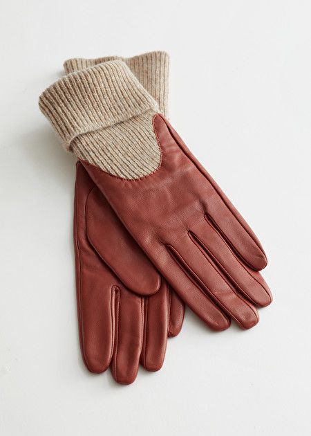 Brown Gloves, Leather Gloves Women, Gloves Fashion, Wardrobe Planning, Vogue Uk, Vogue Japan, Winter Gloves, Knitted Gloves, Womens Gloves