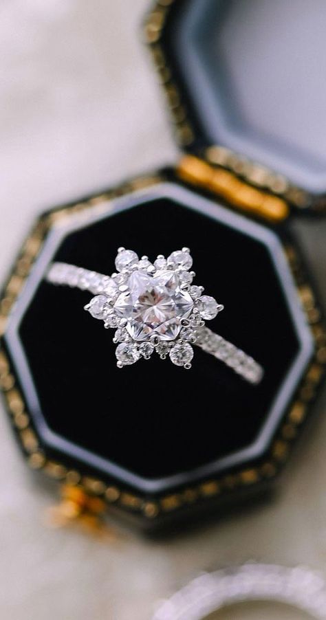 Snowflake Wedding Ring, Snowflake Ring Engagement, Unusual Engagement Rings Unique, Christmas Engagement Ring, Snowflake Engagement Ring, Classy Engagement Ring, Unusual Engagement Rings, Pretty Engagement Rings, Future Engagement Rings