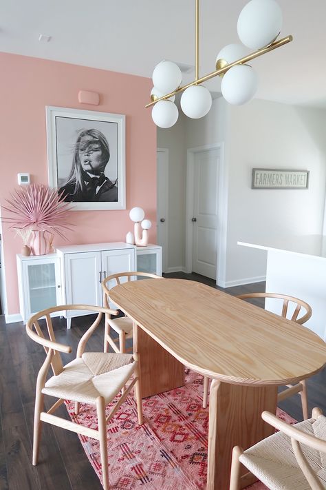 Girly Dining Room, Pastel Interior Design, Pink Dining Rooms, Apartment Dining Room, Wood Dining Room, Oval Dining Table, Studio Apartment Decorating, Oval Table Dining, Public Profile