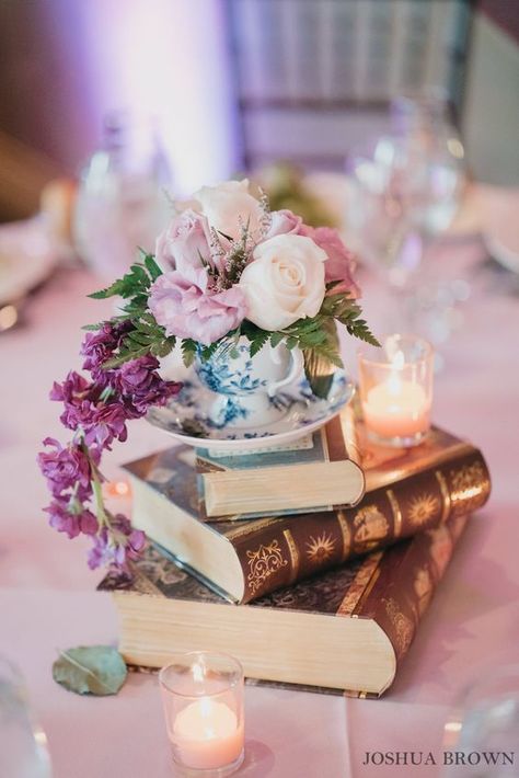 Wedding Table Arrangements, Tea Party Centerpieces, Tea Cup Centerpieces, Books And Flowers, Book Centerpieces, Flowers Tea, Tea Party Table, Table Arrangements Wedding, Tafel Decor