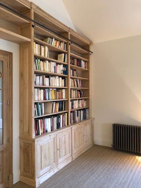 Bibliotheque Diy, Deco Living Room, Room Library, Gerson, Built In Bookcase, Bed Wall, Home Library, House Inspiration, Home Living Room