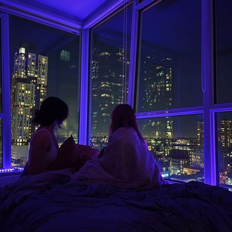 Instagram inspiration Romantic City Aesthetic, Bestie Apartment Goals, Besties Apartment, Chicago Life, Weekend Aesthetic, City View Apartment, Apartment View, Dream Apartment Decor, Interiors Dream