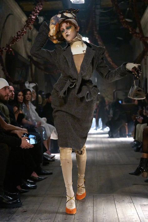 Maison Margiela Spring 2024 Couture Fashion Show | Vogue Margiela Couture, Style For Short Women, Fashion Gal, Spring Couture, Fashion Illustration Dresses, Fashion Figures, Couture Week, John Galliano, Spring 2024