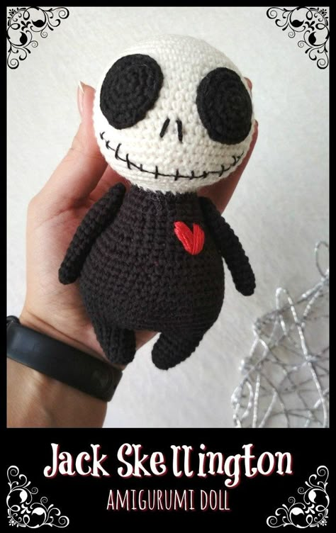 Check out this sweet little Jack Skellington doll! Perfect little baby Jack Skellington. My kid would love this! #crochetpattern #thenightmarebeforechristmas #halloweencrochet #amigurumipattern #yarn #crafts #craftevangelist Jack Skellington Amigurumi Free Pattern, Jack Skellington Crochet Pattern, Crochet Jack Skellington, Jack Skellington Crochet, Cute Creepy, Halloween Crochet Patterns, Crochet Fall, Halloween Crochet, Diy Crochet Projects