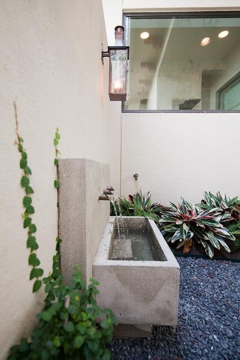 Built In Water Fountain, Fence Water Feature, Water Feature On Wall, Water Feature Against Wall, Rectangle Water Feature, Courtyard Water Feature, Concrete Water Fountain, Transitional Home Exterior, Backyard Concrete