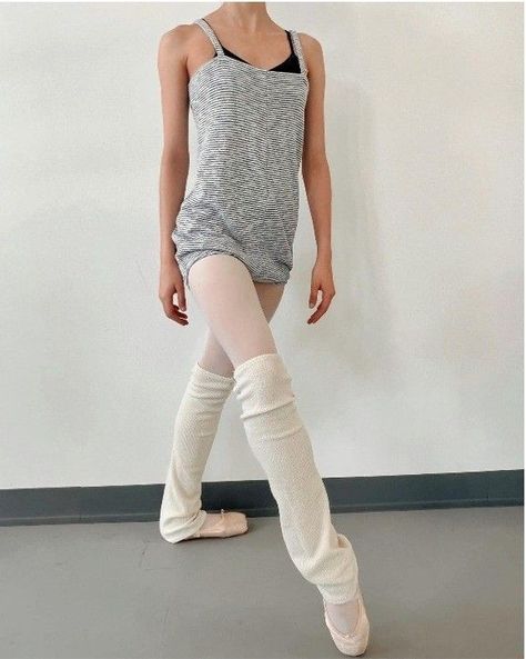 Leotard And Sweatpants, Ballet Knitting Pattern, Ballet Clothes Aesthetic, Ballet Warm Up Clothes, Ballet Warmup Outfit, Ballet Leotards Yumiko, Ballet Fits, Ballet Essentials, Ballet Outfits