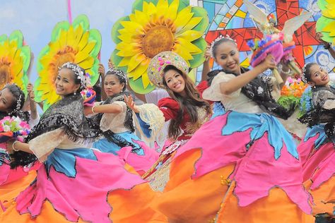 Summer festivals in France France Culture Aesthetic, Festival Dance, Festival Aesthetic, Open Air Cinema, Medieval Festival, France Aesthetic, Travel France, Romantic Films, Summer Festivals