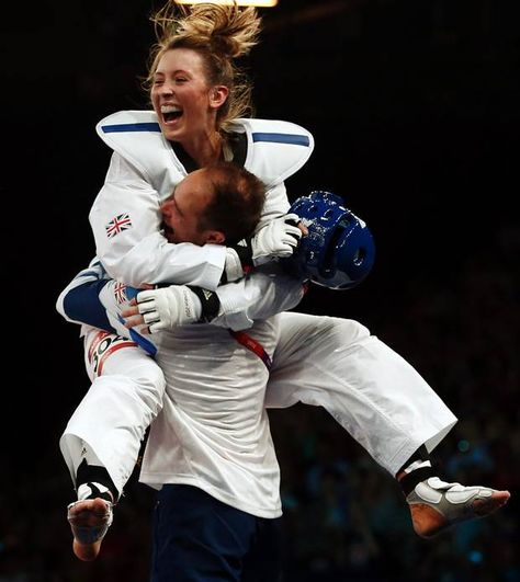 Teenage kicks! Ecstatic Jade Jones takes Britain's first ever Taekwondo Gold Taekwondo Aesthetic, Tkd Taekwondo, Jade Jones, Taekwondo Girl, Women Athletes, Kyokushin Karate, 2012 Summer Olympics, Martial Arts Girl, Karate Girl