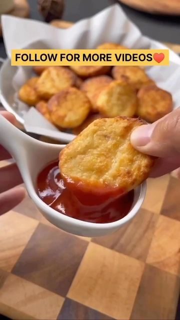 Easy Chicken Nugget Recipes, Healthy Chicken Nuggets, Homemade Chicken Nuggets, Easy Baby Food Recipes, Chicken Nugget Recipes, Nuggets Recipe, Tasty Recipes Videos, Easy Baking Recipes Desserts, Delicious Chicken