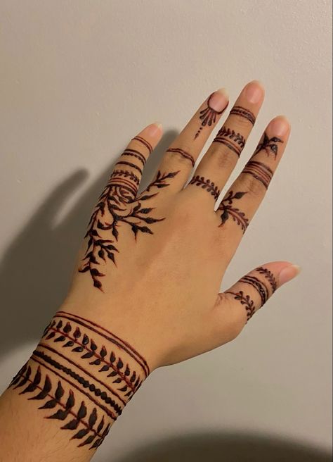 Male Henna Designs Hand, Men Henna Designs Simple, Henna Male Designs, Henna Plant Designs, Manly Henna Designs For Men, Male Mehendi Design, How To Make Henna At Home, Hanna Ideas Hands, Henna Designs Male