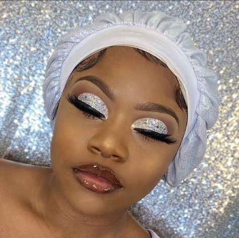 Maquillage Yeux Cut Crease, Birthday Makeup Looks, Face Beat Makeup, Grey Makeup, Natural Glam Makeup, Glitter Makeup Looks, Prom Eye Makeup, Soft Makeup Looks, Prom Makeup Looks