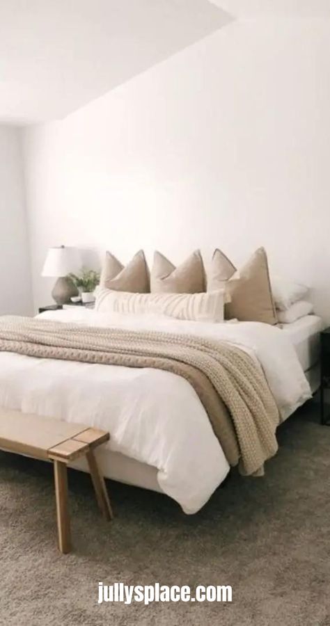 How to Arrange Pillows on Bed Without Headboard? Bedroom No Headboard, Bed No Headboard, Bed Pillow Arrangement, Bed Without Headboard, White Duvet Covers, White Duvet, Room Inspiration Bedroom, Room Ideas Bedroom, Decoration Design