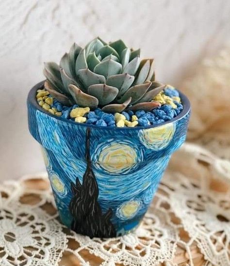 Clay Pot Art Design, Succulent Pot Painting, Pots For Plants Diy, Pot Designs Painted, Diy Painted Flower Pots, Painted Flower Pot, Plant Pot Design, Pot Art, Diy Pottery Painting