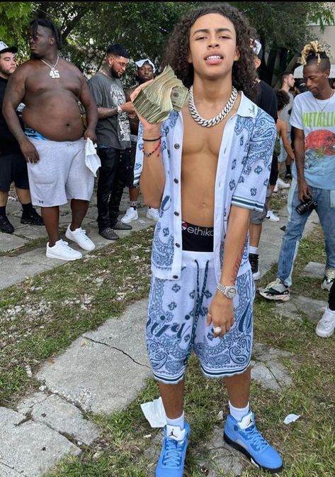 Frostydasnowmann Rapper, Dd Osama Without A Shirt, Attractive Light Skin Men, Bronx Rappers, Luh Tyler, Sugarhill Ddot, Notti Osama, Rapper Shirts, Popular Rappers