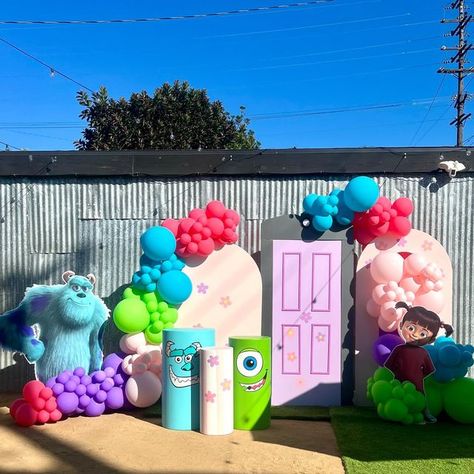 Downey Balloons on Instagram: "A little Boo’s 1st birthday party in full effect. Monsters, Inc. Thank you @lovely_stefyyy for allowing us to create for you 💚 Fun fact: completed this set up in 30 min 💚 Venue @thefern_la Complete set up by us @downeyballoons #monsterinc #kidsbirthdaysetup #kidspartyideas #monstersinc #monstersincparty #balloons #kidsbirthdayinspo #partyideas #fiestadeniños" Monsters Inc Birthday Centerpieces, Monsters Inc Dessert Table, Monsters Inc 1st Birthday Girl, Monsters Inc Food Ideas, Monsters Inc Party Decorations, Boo Monsters Inc Party Ideas, Monsters Inc First Birthday, Monster Inc Party Ideas, Monsters University Birthday Party Ideas