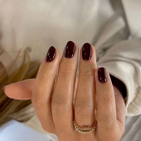 Red Black Nails, Shellac Nails Fall, Short Oval Nails, Autumn Looks, Kutek Disney, Dark Red Nails, Wine Nails, Nagel Tips, Smink Inspiration