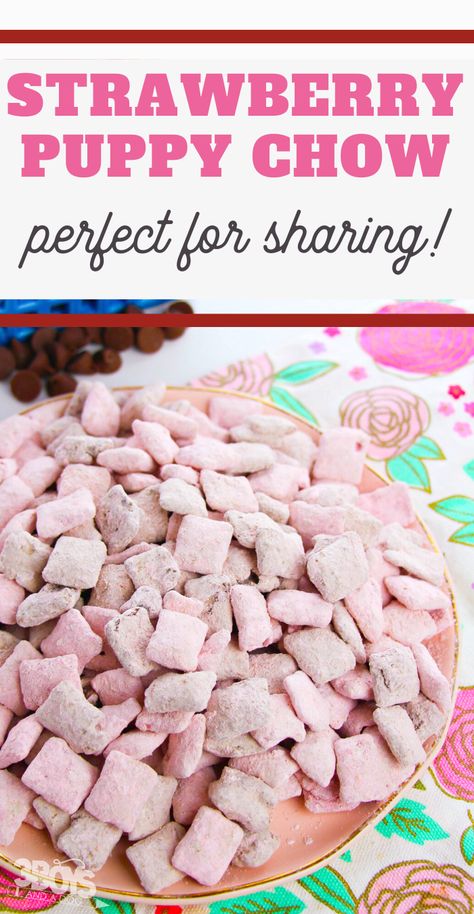 Strawberry Muddy Buddies Recipe, Pink Muddy Buddies Recipe, Strawberry Shortcake Muddy Buddies, Pink Muddy Buddies, Strawberry Puppy Chow Recipe, Strawberry Chex Mix Recipes, Thanksgiving Muddy Buddies Recipe, Strawberry Muddy Buddies, Pink Puppy Chow