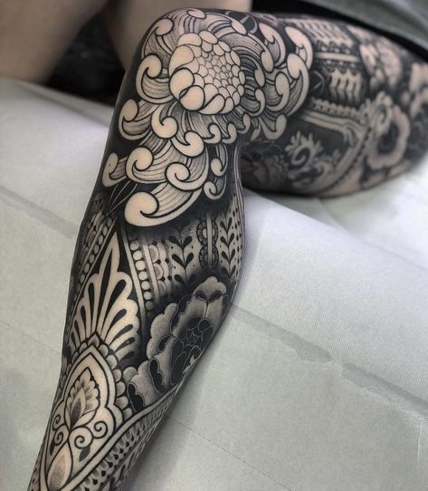 Black Out Leg Tattoo, Ornamental Leg Sleeve, Ornamental Leg Tattoo, Ornamental Mandala Tattoo, Corset Tattoo, Geometric Tattoo Leg, Lady Tattoo, Geometric Sleeve Tattoo, Black Fade