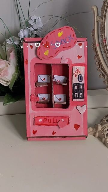 Vending Machine Craft, How To Make A Vending Machine, Diy Machine, Cardboard Vending Machine Diy, Cute Vending Machine, Diy Vending Machine, Valentines Diy Crafts, Notes Craft, Diy Crafts Bookmarks