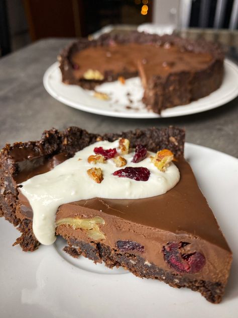 Keto chocolate ganache tart with pecan and dried cranberries - Family On Keto Keto Chocolate Ganache, Keto Pecans, Keto Cranberry, Ganache Tart, Chocolate Ganache Tart, Low Carb Meal Ideas, Dark Chocolate Ganache, Chocolate Crust, Keto Chocolate Chips