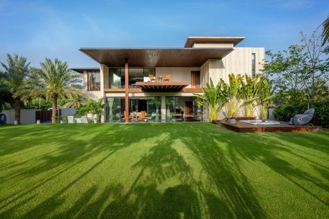 Tropical Houses Exterior Bali Style, Bungalow Facade, Hiren Patel Architects, Architect Digest, Building Elevations, Luxury Villa Design, Flat Layout, Luxurious Villa, Indian Family