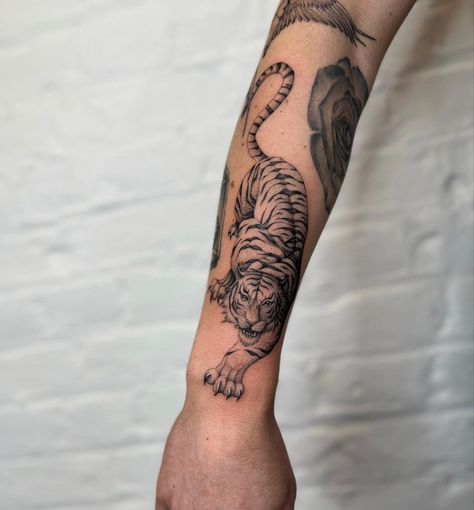 Tiger Forearm Tattoo, Motivational Tattoos, Tiger Tattoo Sleeve, Oni Tattoo, Sharpie Tattoos, Elbow Tattoos, Hand Tattoos For Guys, Badass Tattoos, Tattoo Illustration