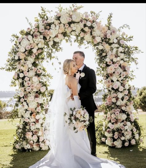 Beach Wedding Photo Ideas, Pale Pink Weddings, White Wedding Arch, Pink Roses Wedding, Floral Arch Wedding, Pink And White Weddings, Garden Ceremony, Blush Wedding Flowers, Aisle Flowers