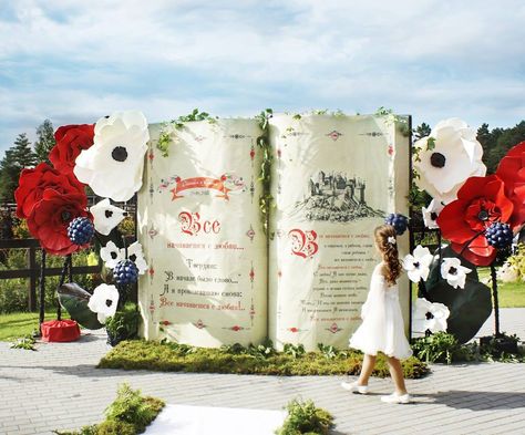 Book Photowall Ideas, Fairytale Party, Decoration Vitrine, Photo Zone, Fairy Wedding, Photo Corners, Giant Flowers, Giant Paper Flowers, Fairy Parties