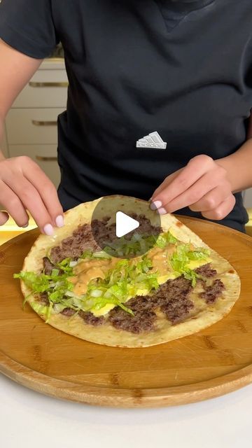 Hamburger Tacos, Taco Hamburger, Healthy Hamburger Recipes, Easy Burrito Recipe, Hamburger Meat Recipes Easy, Easy Mexican Dishes, Creamy Chicken And Dumplings, Healthy Hamburger, Hamburger Dishes