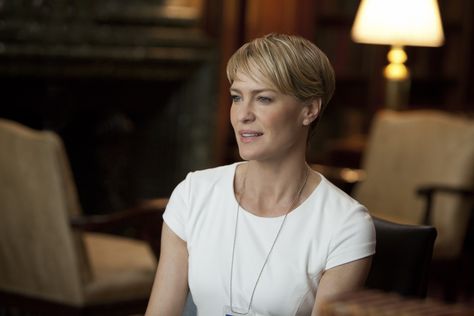 Robin Wright’s 15 Best Hair Moments in "House of Cards" Robin Wright Haircut, Robin Wright Hair, Claire Underwood Style, Very Short Pixie Cuts, Claire Underwood, Cute Pixie Haircuts, Short Hairstyle Ideas, Chic Short Hair, Drama Tv Series