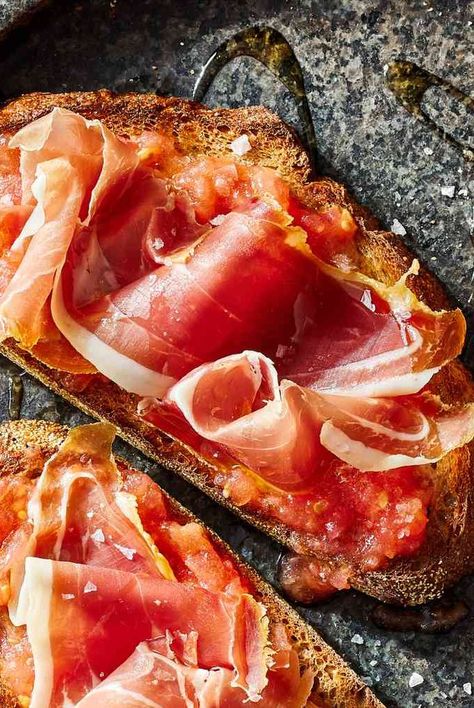 In many ways, this is the national dish of Catalonia. You'll find it at the start of any good tapas meal across the region — in homes, bars and restaurants. Serrano Ham Recipes, Jamon Recipes, Pan Con Tomate Recipe, Tomato Dipping Sauce, Serrano Ham, Savory Pies, European Recipes, Spanish Cuisine, National Dish