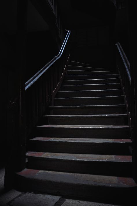 Dark Stairs Aesthetic, Stairs Dark Aesthetic, The Vanishing Stair Aesthetic, Never Ending Stairs, Creepy Staircase, Dark Stairway, Staircase Aesthetic, Dark Stairs, Stairs Aesthetic