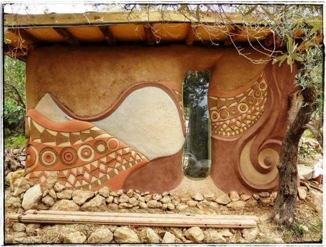 Playing with pigment on cob wall Cob House Plans, Cob Homes, Cob Building, Earth Bag Homes, Straw Bale House, Eco Buildings, Earthship Home, Mud House, Natural Homes