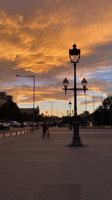 Barcelona Spain Aesthetic, Barcelona Sunset, Spain Aesthetics, Barcelona Aesthetic, Spain Aesthetic, Good Old Times, Barcelona Travel, Perfect Life, Barcelona Spain