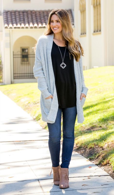 Light Grey Cardigan Outfit, Long Grey Cardigan Outfit, Light Gray Cardigan Outfit, Cardigan Outfit Plus Size, Grey Cardigan Outfit, Cardigan Street Style, Wfh Wardrobe, Outfits With Grey Cardigan, Knit Cardigan Outfit