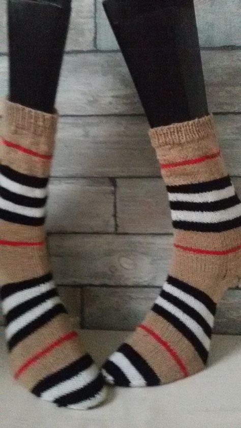 Burberry Socks, Clothes Items, Sock Knitting, Sock Knitting Patterns, Winter Socks, Sock Patterns, Cute Socks, Doll Pattern, Knitting Inspiration