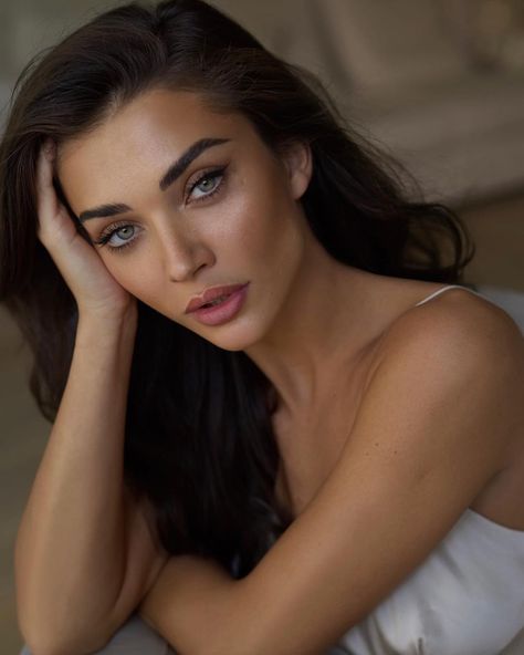 Amy Jackson Image Gallery Nikki Makeup, Jackson Instagram, Amy Jackson, She Girl, Best Actress, Hd Photos, Bollywood Actress, Wedding Makeup, A Woman