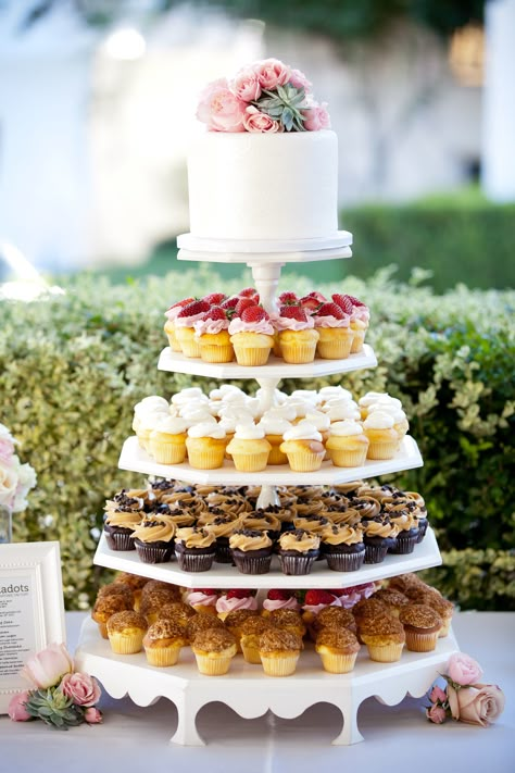 Cupcake Display Ideas Wedding, Wedding Cake Cupcakes, Spring Wedding Cupcakes, Cupcake Wedding Cake Rustic, Cupcakes On Crates Wedding, Summer Wedding Cupcake Flavors, Quirky Wedding Ideas, Wedding Cupcakes Ideas, Celebration Cheesecake