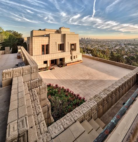 Hollyhock House, Ennis House, Frank Lloyd Wright Architecture, Folding Screens, Frank Lloyd Wright Buildings, Frank Lloyd Wright Design, Frank Lloyd Wright Homes, Architecture Drawing Plan, Architecture Portfolio Design