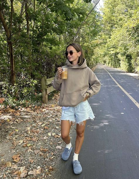 Carrie Bankston Outfits, Caroline Bankston, Warm Fall Day Outfit, Fall Day Outfit, 2025 Style, Fashionably Late, Fall Day, Day Outfit, Girls Dream