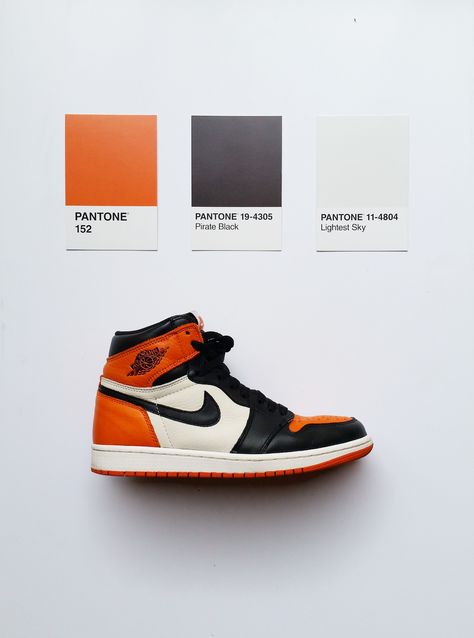 Nike Office, Pantone Color Palette, Nike Ad, Gradient Color Design, Pantone Colour Palettes, Nike Design, Streetwear Shoes, Shoes Photography, Nike Brand