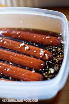 Grilled Hot Dogs, Hot Dog Sauce Recipe, Hot Dog Chili Sauce, Hot Dog Sauce, Grilling Hot Dogs, Hot Dogs Recipes, Hot Dog Chili, Burger Dogs, Beef Hot Dogs