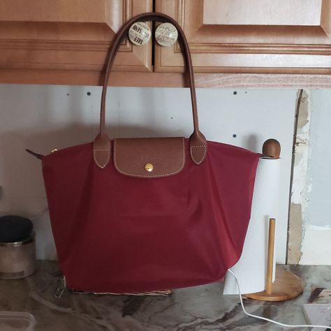 Longchamp Should Bag Never Used Longchamp Bag Colors, Red Longchamp Bag Outfit, Longchamp Colors, Longchamp Bag Outfit, Red Bag Outfit, Longchamp Shoulder Bag, Longchamp Red, Pretty Fits, Uni Bag