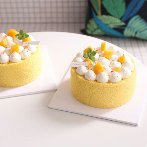 Mango Cake Design, Fresh Mango Cake, Fresh Fruit Cake, Asian Cake, Tiny Cakes, Mango Cake, Gourmet Cakes, Creative Cake Decorating, Simple Birthday Cake