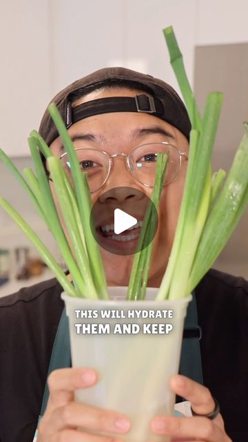 Storing Green Onions In Fridge, How To Keep Green Onions Fresh, How To Store Green Onions, Store Green Onions, Onion Storage, Eco Friendly Kitchen, December 8, Storage Hacks, Like And Share