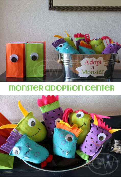 Adopt-a-monster bucket with mini monsters made from dollar store socks! Cut a sock in half, stuff it, sew it up, add felt features & googly eyes Adopt A Monster, Little Monster Party, Monster 1st Birthdays, Monster Birthday Parties, Vbs Ideas, Anna Elsa, Monster Birthday, Theme Halloween, Monster Party