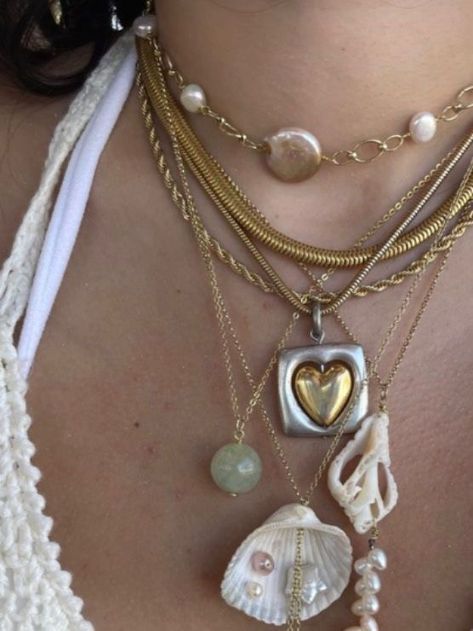 summer jewelry shells gold pearl Mixed Metal Jewelry, Mia 3, Dope Jewelry, Chunky Jewelry, Funky Jewelry, Jewelry Lookbook, Stacked Jewelry, Mode Inspo, Girly Jewelry