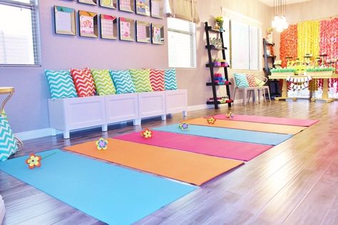 Garden Yoga Party--  ooh, I could have a yoga party while I still have no living room furniture! Yoga Studio Interior, Ideas Decoracion Salon, Yoga Room Design, Garden Yoga, Yoga Party, Yoga Kids, Childrens Yoga, Yoga Themes, Home Yoga Practice