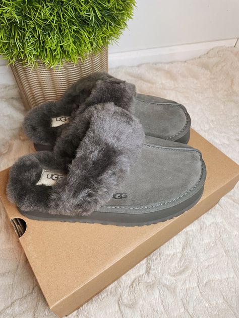 Ugg slipper outfits, grey ugg slippers, trendy shoes, fall shoes, winter shoes, trendy outfits, ugg tasman slipper, tasman ugg slippers, ugg, ugg boots, ultra mini ugg boots, winter boots Grey Ugg Slippers Outfit, Grey Tasman Uggs, Ugg Boots Ultra Mini, Ugg Slipper Outfit, Ultra Mini Ugg Boots, Tasman Ugg Slippers, Uggs Ultra Mini, Grey Ugg Slippers, Ugg Platform Slippers