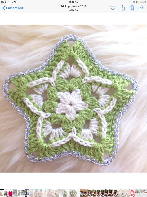 Ravelry: Sparkly Stars by Joy Clements Vase Of Flowers, Mode Crochet, Stars Pattern, Crochet Design Pattern, Crochet Stars, Crochet Snowflakes, Crochet Decoration, Crochet Fashion Patterns, Crochet Square Patterns